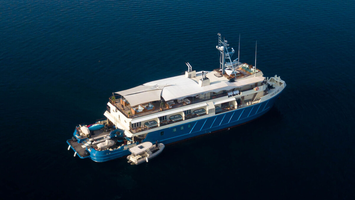 Kudanil Explorer yacht charter